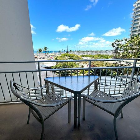 Ilikai Apt 302 - Spacious Studio With Stunning Ocean & Harbor Views Гонолулу Экстерьер фото