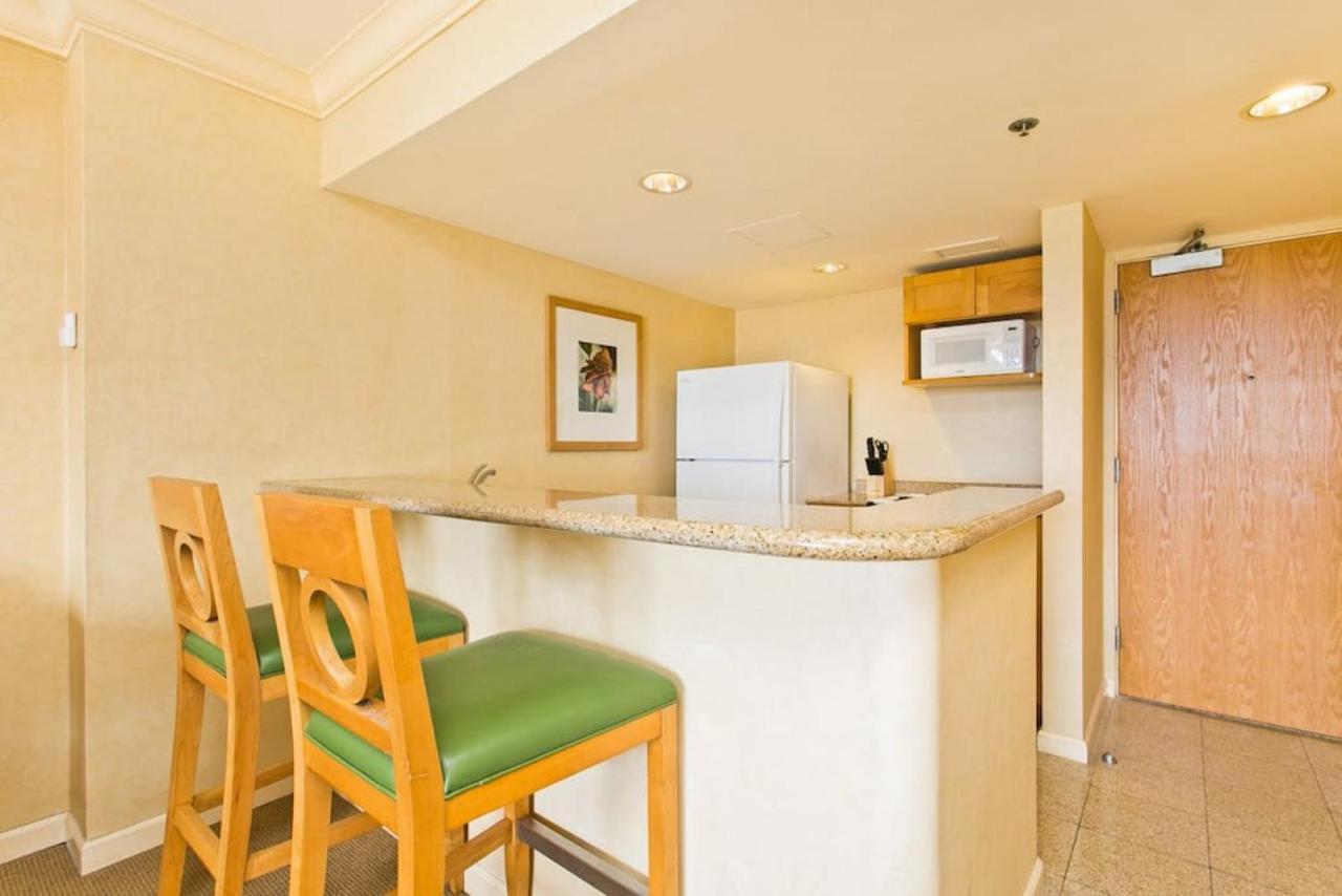 Ilikai Apt 302 - Spacious Studio With Stunning Ocean & Harbor Views Гонолулу Экстерьер фото