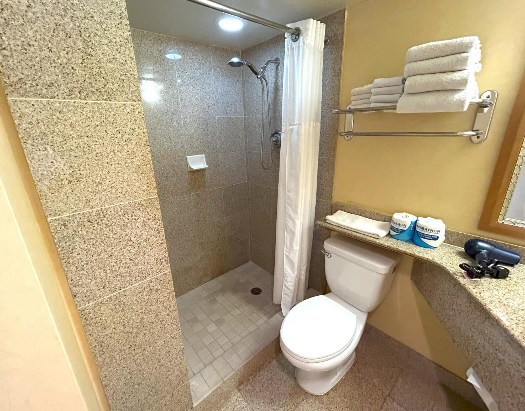 Ilikai Apt 302 - Spacious Studio With Stunning Ocean & Harbor Views Гонолулу Экстерьер фото