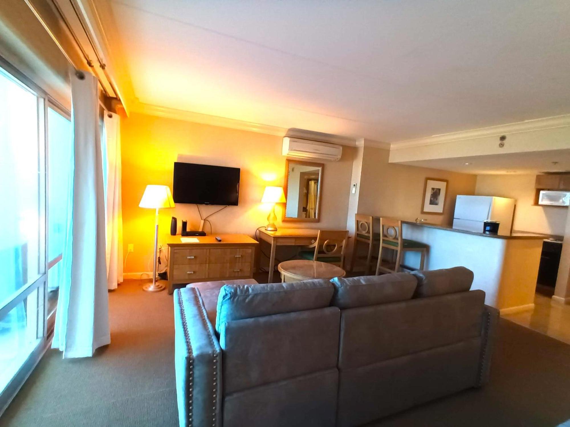 Ilikai Apt 302 - Spacious Studio With Stunning Ocean & Harbor Views Гонолулу Экстерьер фото
